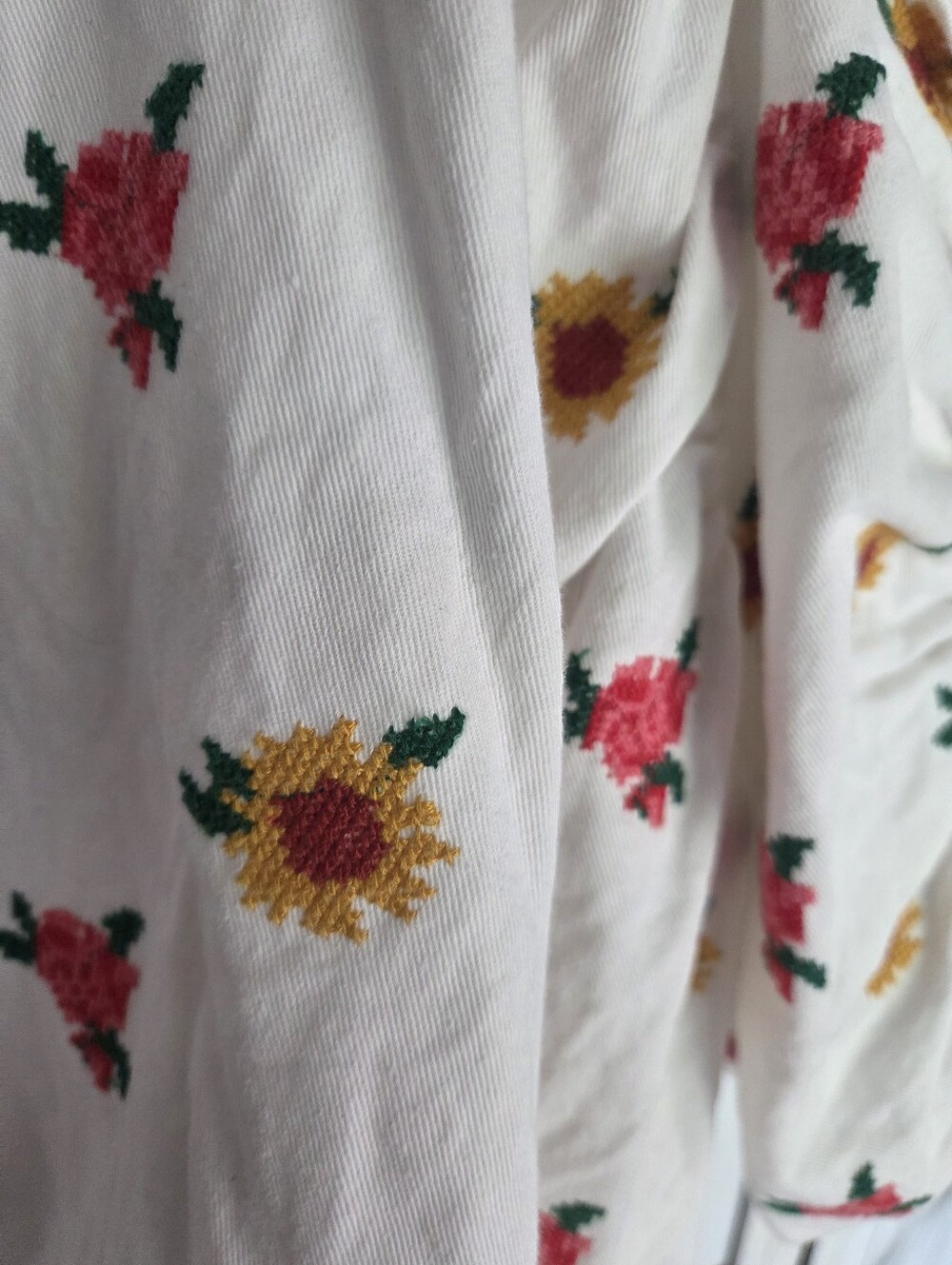 FARM Rio Mixed Cross Stitch Flowers Crop Top Extra Large - Picture 5 of 5